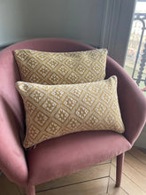 Coussin Dokmai moutarde